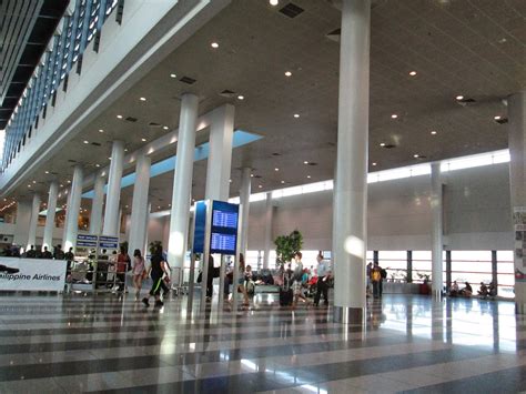 naia terminal 3 stalls